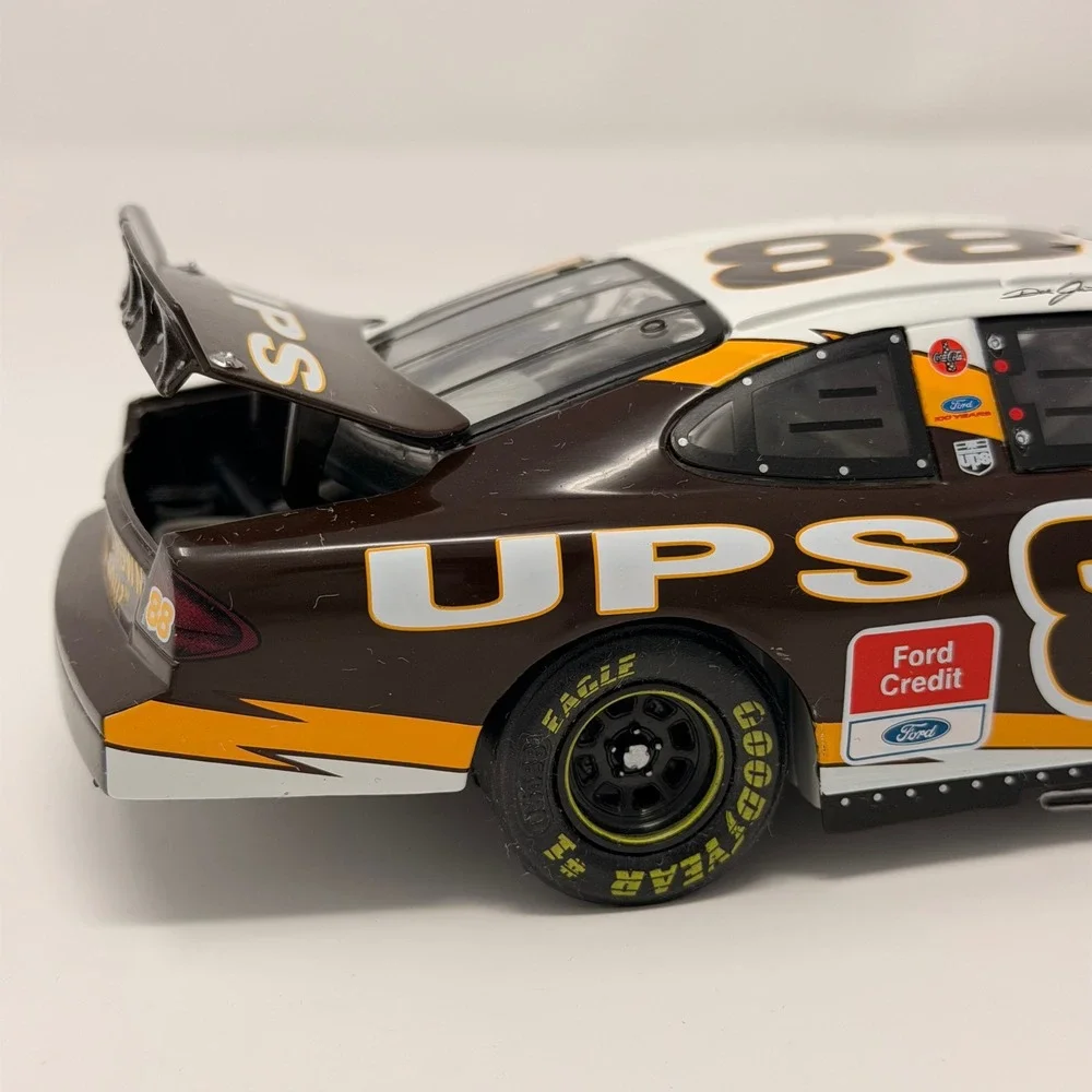 2003 Action Dale Jarrett #88 UPS Ford Taurus 1:24 Diecast Stock‎ Car Limited